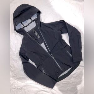 LULULEMON - THE RAIN IS CALLING